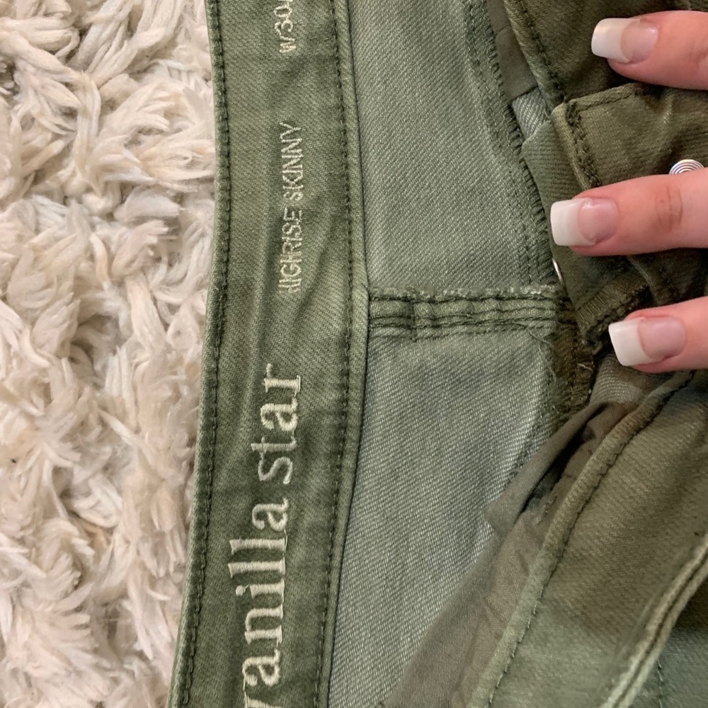 Skinny, high waisted jeans